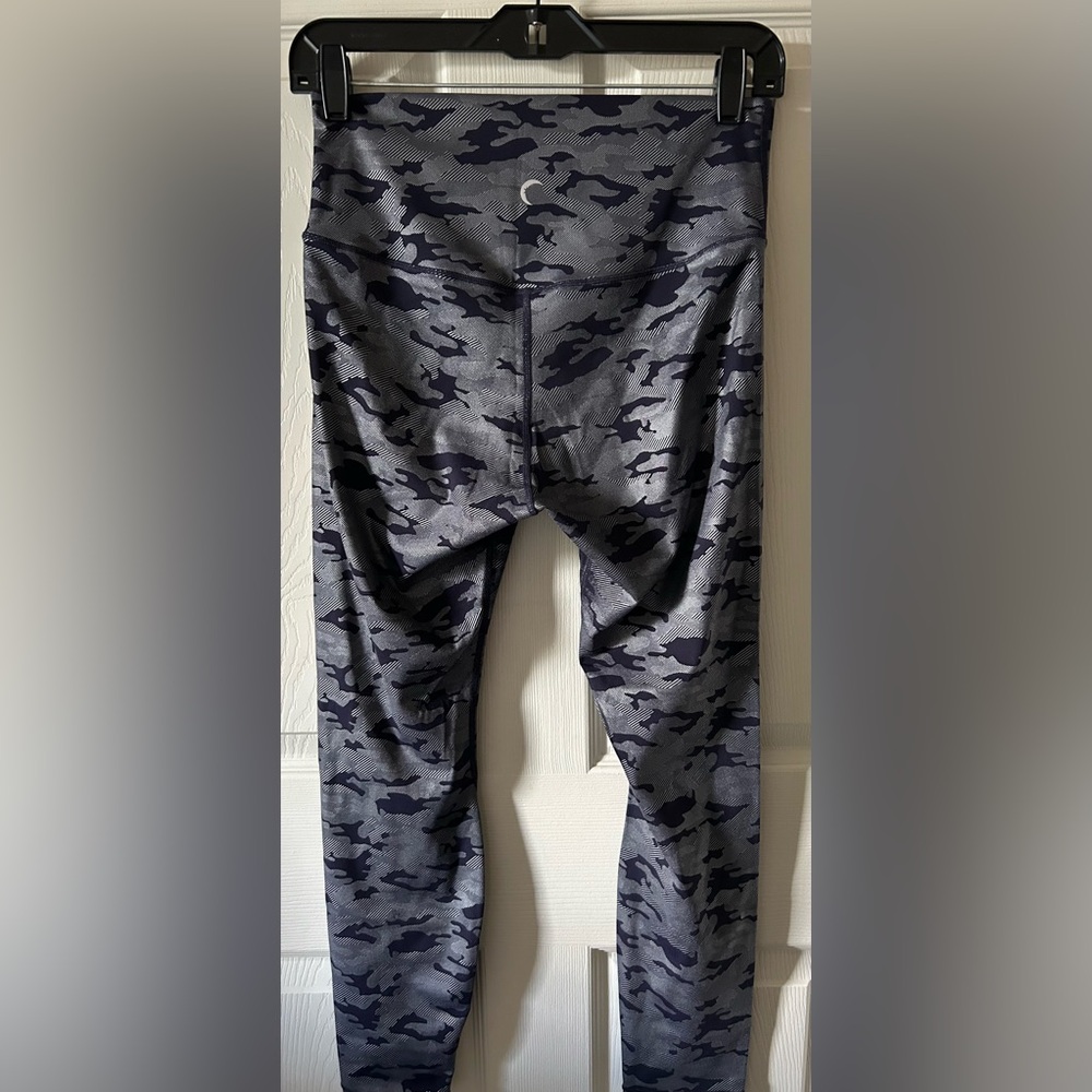 Zyia Active Women’s Silver Camo Supreme Hi-Rise Size 12 Leggings Metallic Sheen‎ - Picture 9 of 10